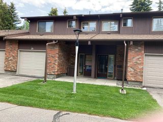 Photo 1: 35 2323 Oakmoor Drive SW in Calgary: Palliser Row/Townhouse for sale : MLS®# A1235441