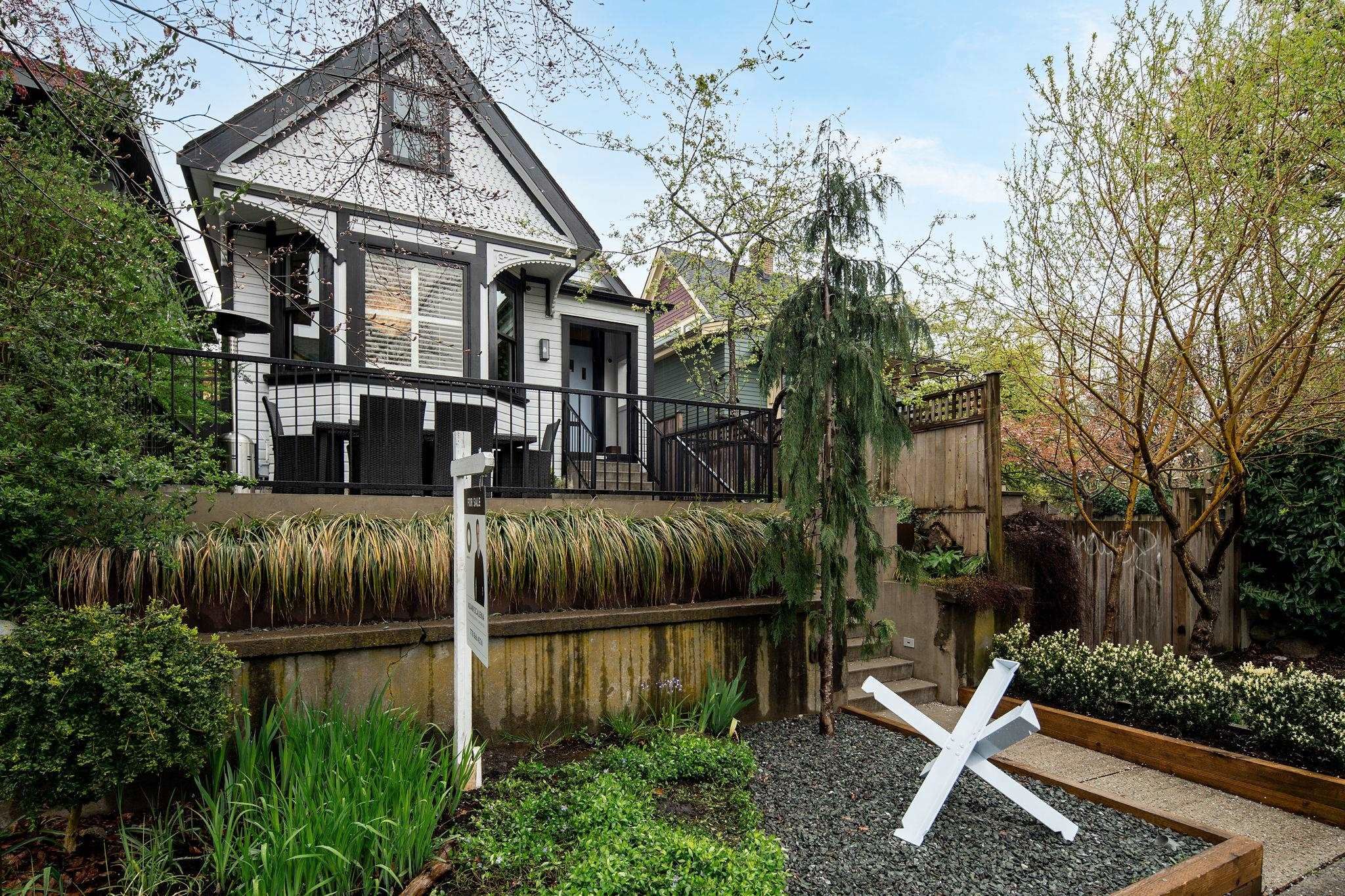 Main Photo: 889 UNION Street in Vancouver: Strathcona House for sale (Vancouver East)  : MLS®# R2686804