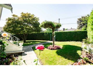 Photo 2: 327 ARBUTUS Street in New Westminster: Queens Park House for sale in "QUEENS PARK" : MLS®# V1081789