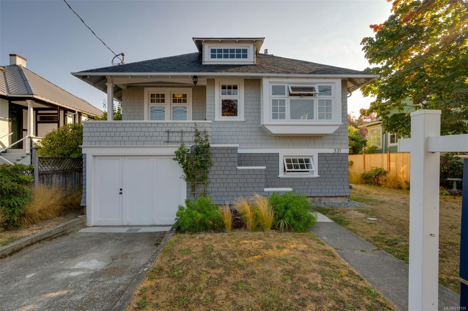Main Photo: 331 Robertson St in Victoria: Vi Fairfield East House for sale : MLS®# 918155