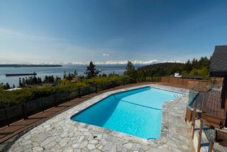 Photo 2: 4130 BURKEHILL Place in West Vancouver: Bayridge House for sale : MLS®# R2742090