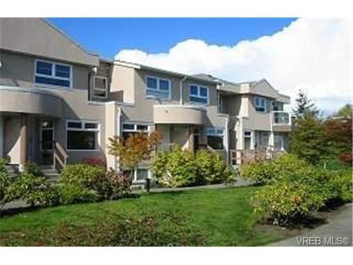 Main Photo: 14 478 Culduthel Rd in VICTORIA: SW Gateway Row/Townhouse for sale (Saanich West)  : MLS®# 349434