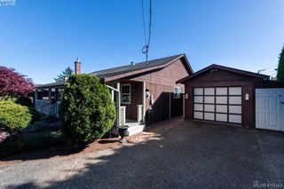 Photo 2: 711 Miller Ave in VICTORIA: SW Royal Oak House for sale (Saanich West)  : MLS®# 813746