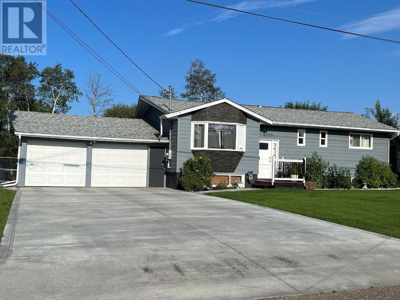 Main Photo: 9205 RAVINE Drive, in Dawson Creek: House for sale : MLS®# 200616