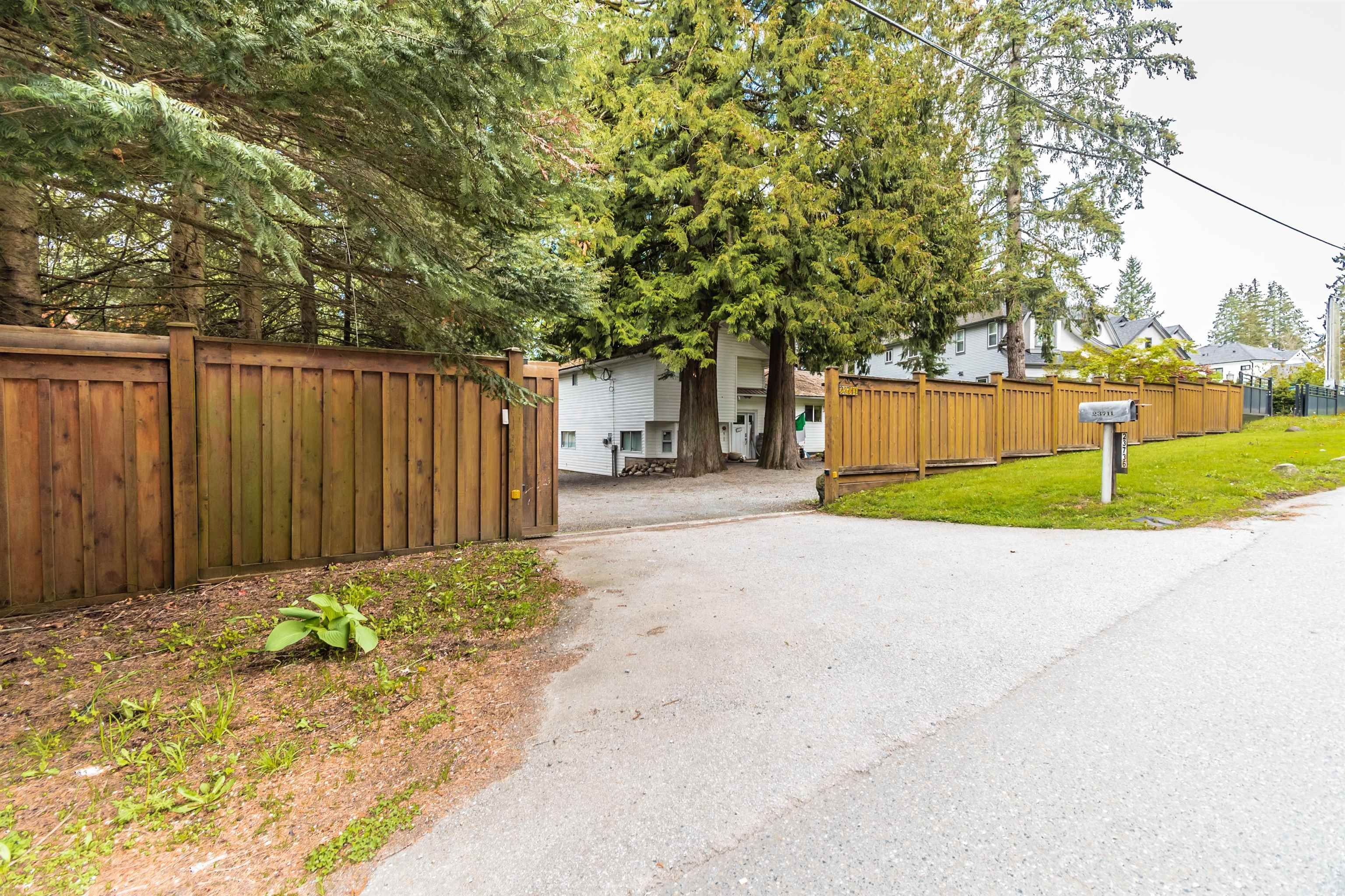Main Photo: 23711 40TH Avenue in Langley: Campbell Valley House for sale : MLS®# R2776294