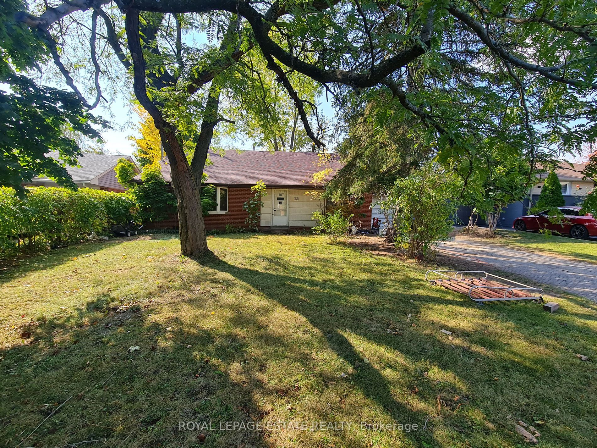 Main Photo: 13 Swanhurst Boulevard in Mississauga: Streetsville House (Backsplit 3) for sale : MLS®# W7266416