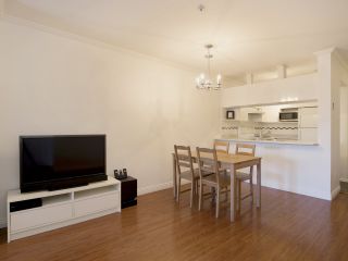 Photo 6: 307 3638 W BROADWAY Street in Vancouver: Kitsilano Condo for sale in "CORAL COURT" (Vancouver West)  : MLS®# R2354211