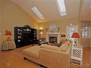 Photo 9: 4755 Elliot Pl in VICTORIA: SE Sunnymead House for sale (Saanich East)  : MLS®# 593464