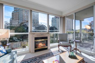 Photo 2: 103 2242 MARINE Drive in West Vancouver: Dundarave Condo for sale in "Oceanic Gardens" : MLS®# R2880917