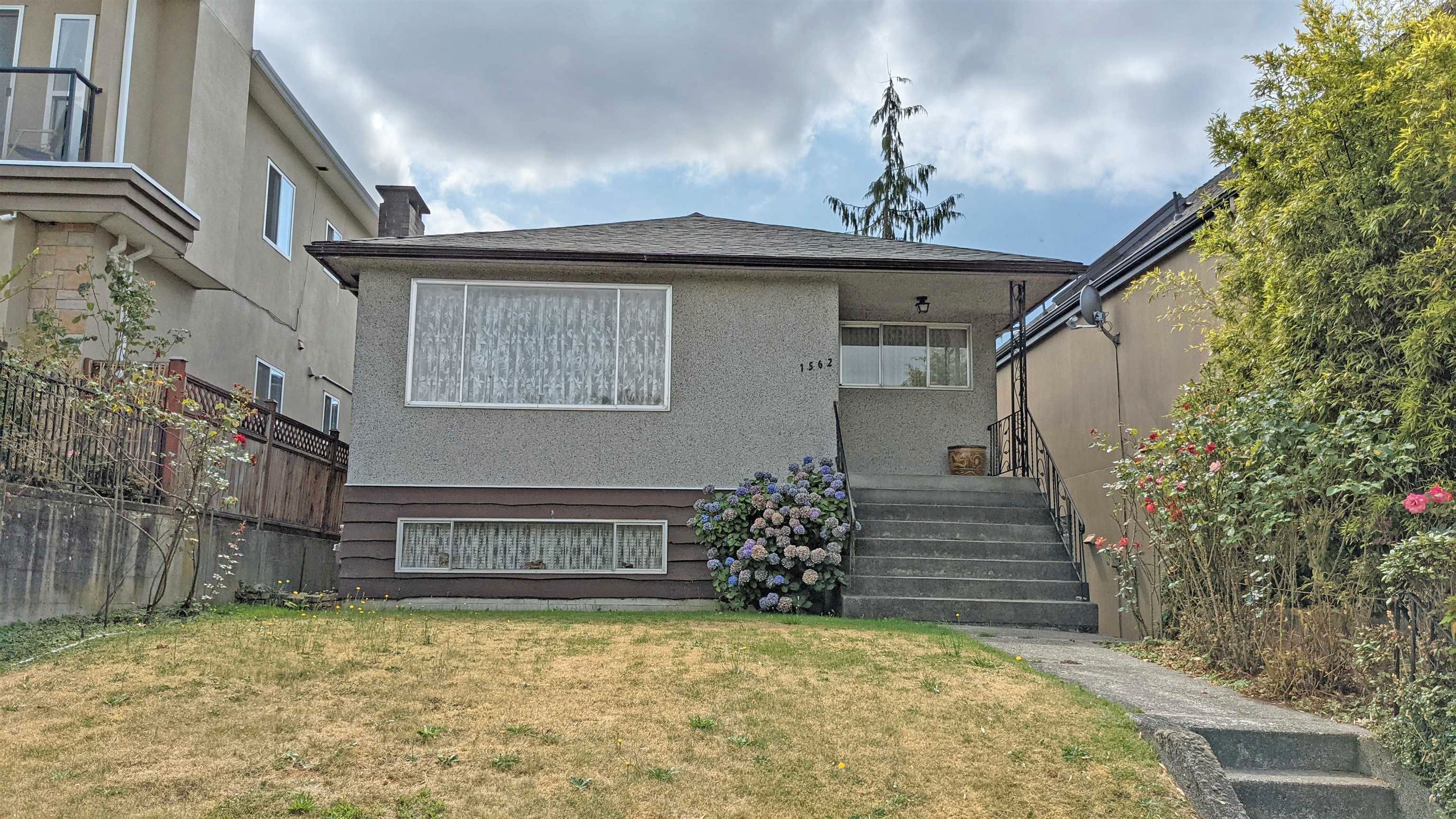 Main Photo: 1562 E 34TH Avenue in Vancouver: Knight House for sale (Vancouver East)  : MLS®# R2611405