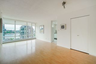 Photo 9: 1801 1201 MARINASIDE Crescent in Vancouver: Yaletown Condo for sale in "The Peninsula" (Vancouver West)  : MLS®# R2373900