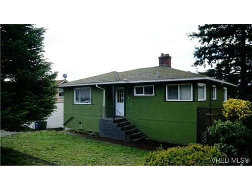 Photo 1: Photos: 869 Darwin Ave in VICTORIA: SE Swan Lake House for sale (Saanich East)  : MLS®# 721699