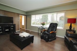 Photo 3: 2051 YEOVIL Avenue in Burnaby: Montecito House for sale (Burnaby North)  : MLS®# R2028496