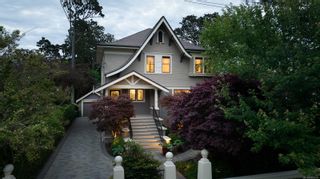 Photo 1: 1043 St. Patrick St in Oak Bay: OB South Oak Bay House for sale : MLS®# 909257