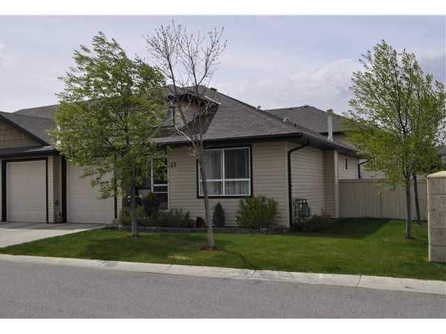 Main Photo: 27 103 FAIRWAYS Drive NW: Airdrie Townhouse for sale : MLS®# C3524229