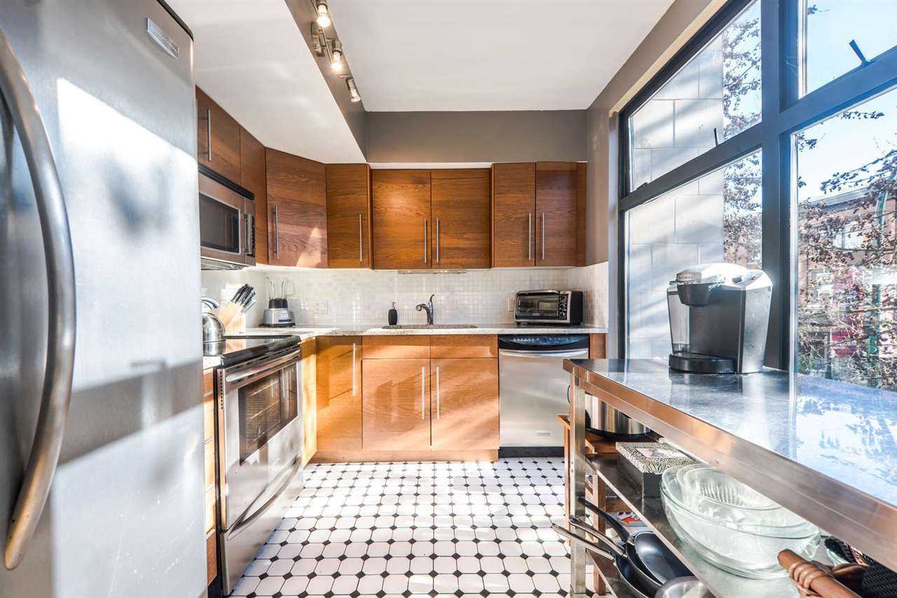 Main Photo: 204 1155 HOMER STREET in : Yaletown Townhouse for sale : MLS®# R2041460