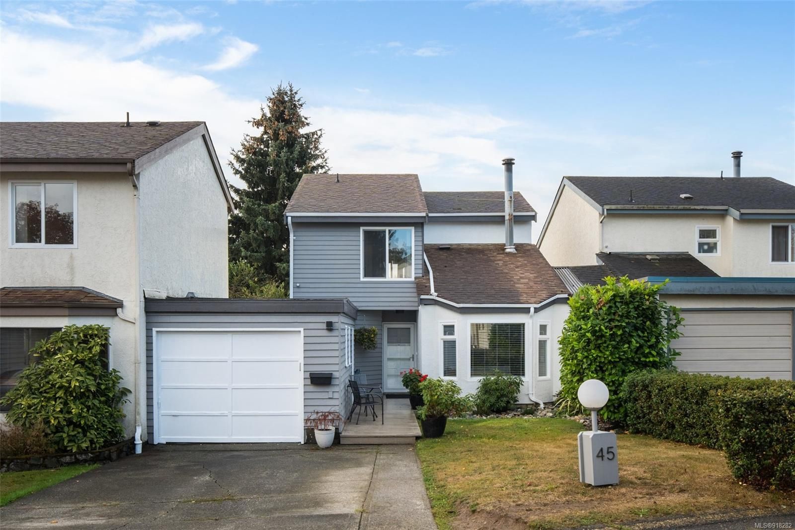 Main Photo: 45 7925 Simpson Rd in Central Saanich: CS Saanichton Row/Townhouse for sale : MLS®# 918282