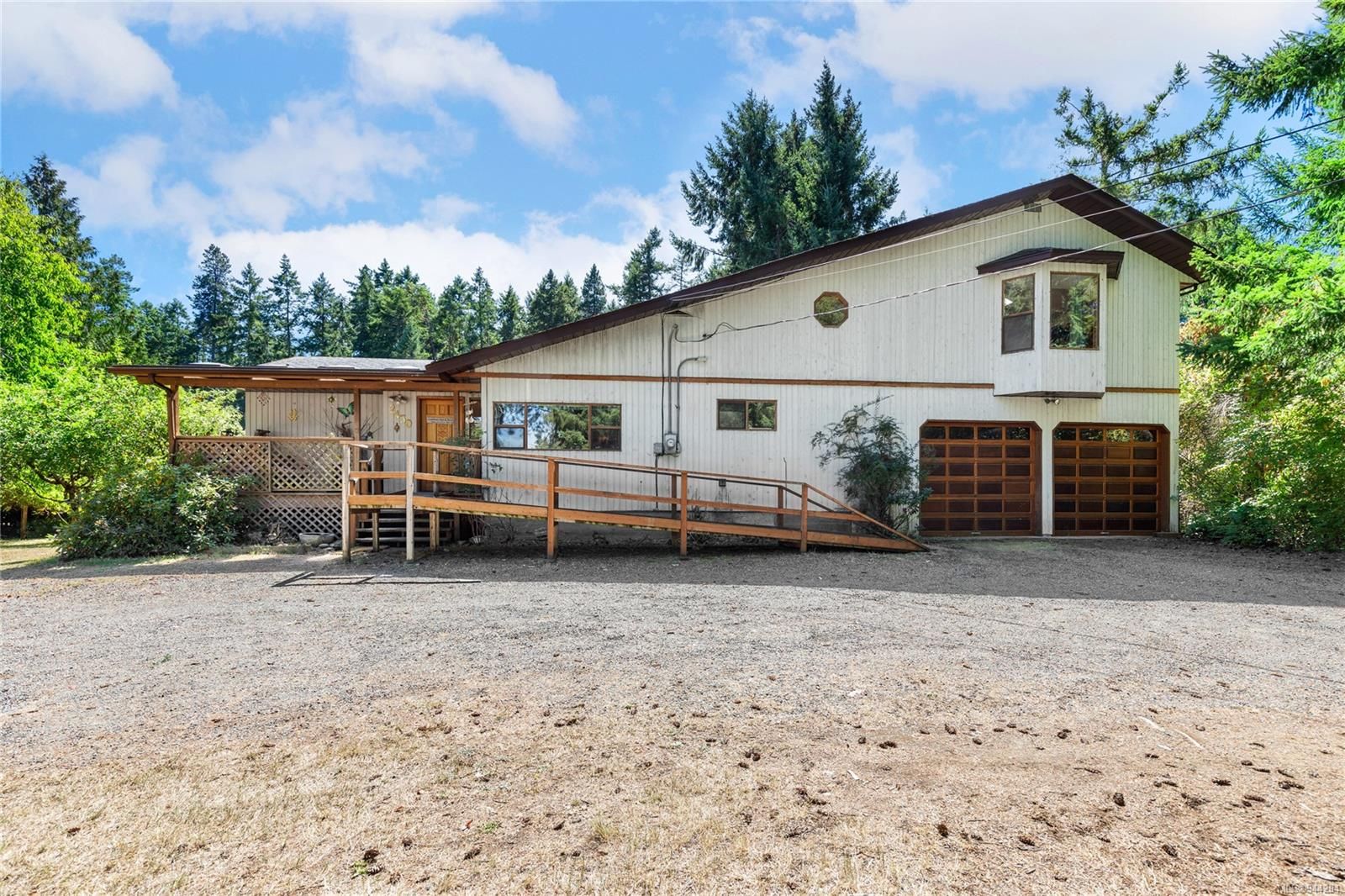 Main Photo: 2430 Cross Rd in Nanoose Bay: PQ Nanoose House for sale (Parksville/Qualicum)  : MLS®# 944204