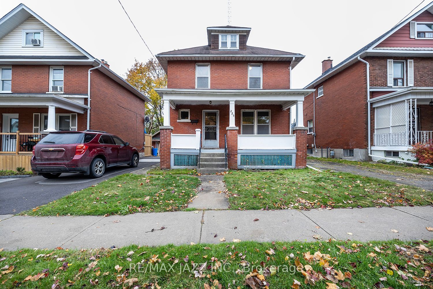Main Photo: 225 Bruce Street in Oshawa: Central House (2 1/2 Storey) for sale : MLS®# E7324982
