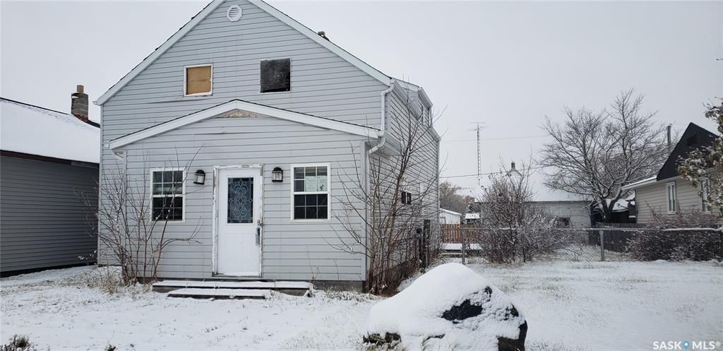 Main Photo: 212 Bruce Street in Gainsborough: Residential for sale : MLS®# SK830630