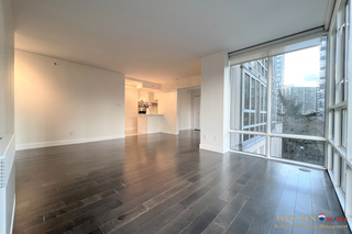 Photo 11: Spacious 3Br 2Ba Complete Renovated Condo in Yaletown (AR164)