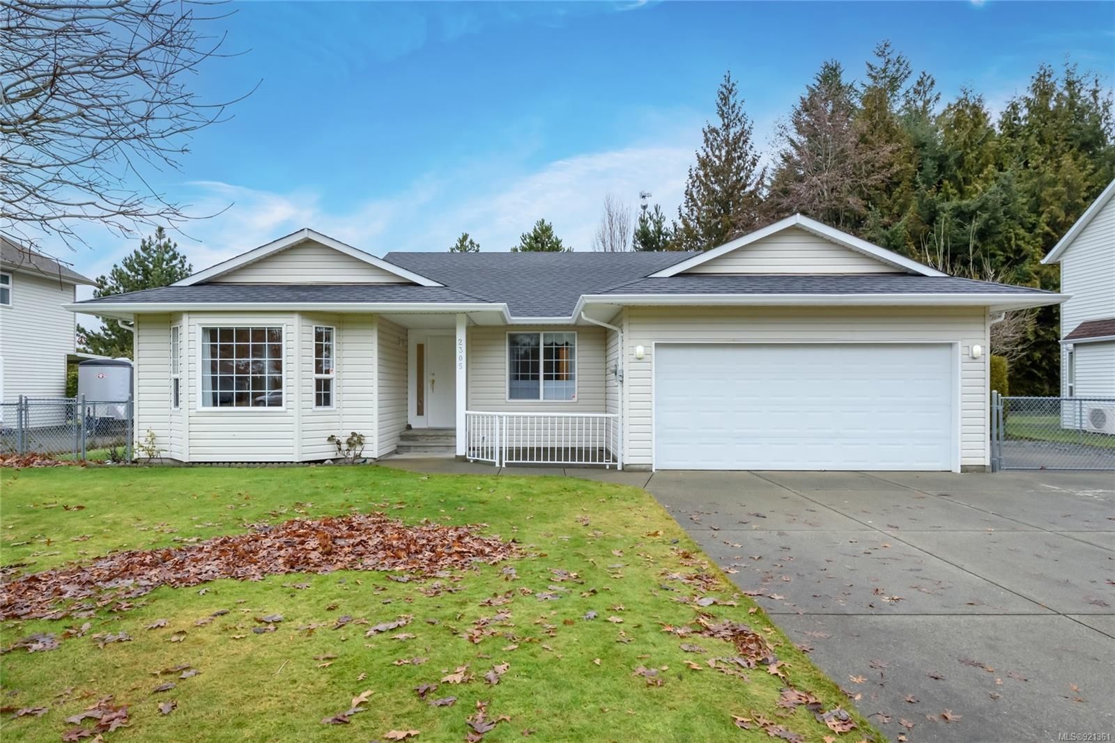 Main Photo: 2305 Walbran Dr in Courtenay: CV Courtenay East House for sale (Comox Valley)  : MLS®# 921361