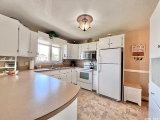 Photo 11: 410 McGillivray Street in Outlook: Residential for sale : MLS®# SK898271