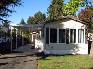Photo 1: 44 7850 KING GEORGE Boulevard in Surrey: East Newton Manufactured Home for sale in "Bear Creek Glen" : MLS®# R2115423