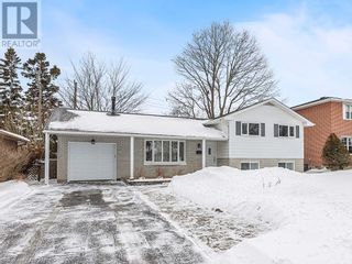 Photo 1: 18 HERCHMER Crescent in Kingston: House for sale : MLS®# 40207105