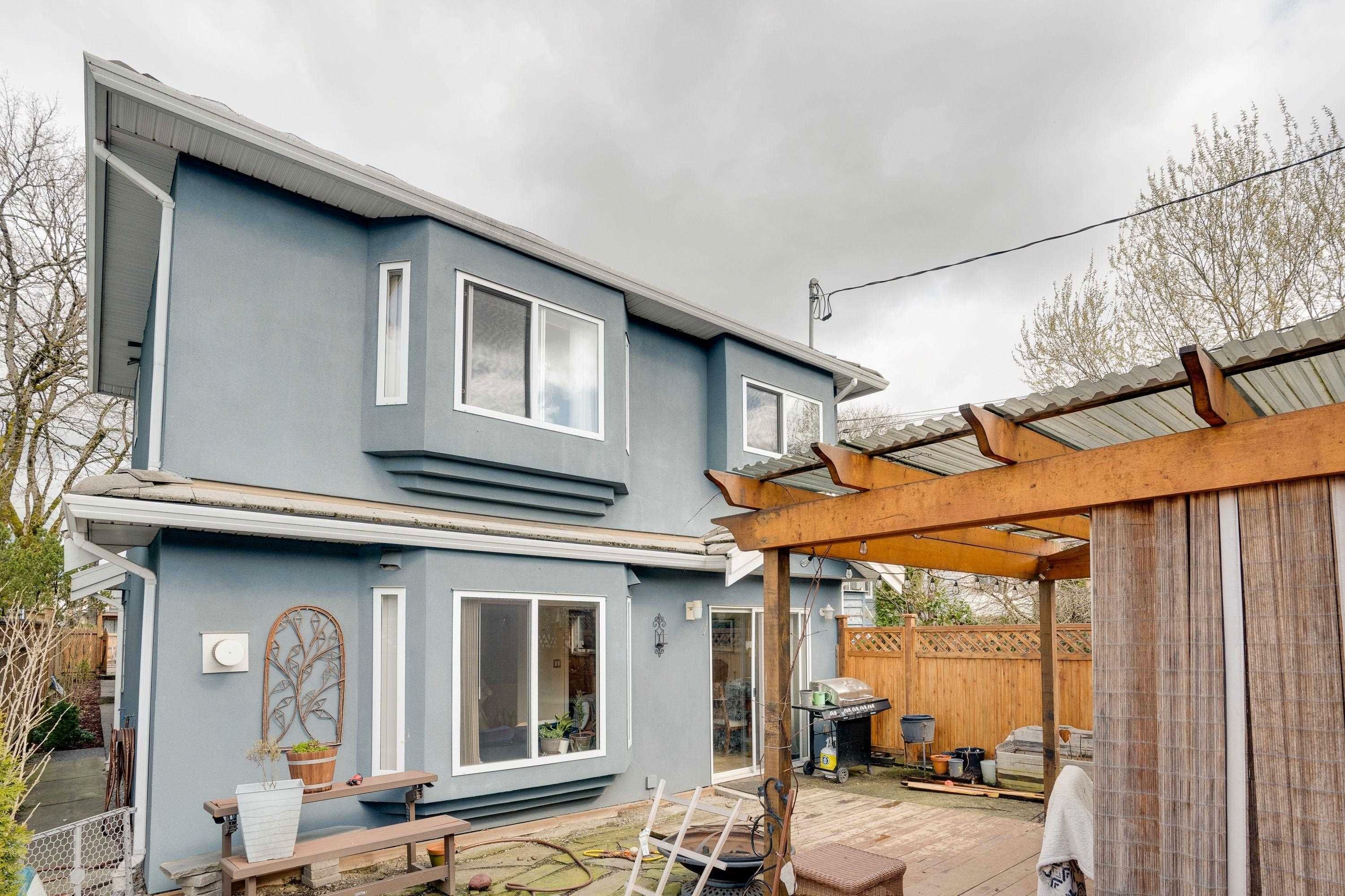 Photo 2: Photos: 1828 E 13TH AVENUE in Vancouver: Grandview Woodland 1/2 Duplex for sale (Vancouver East)  : MLS®# R2665537