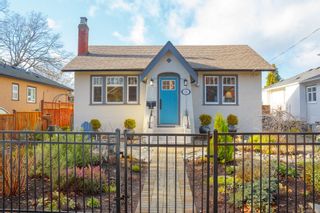 Photo 1: 836 Monterey Ave in Oak Bay: OB South Oak Bay House for sale : MLS®# 863019