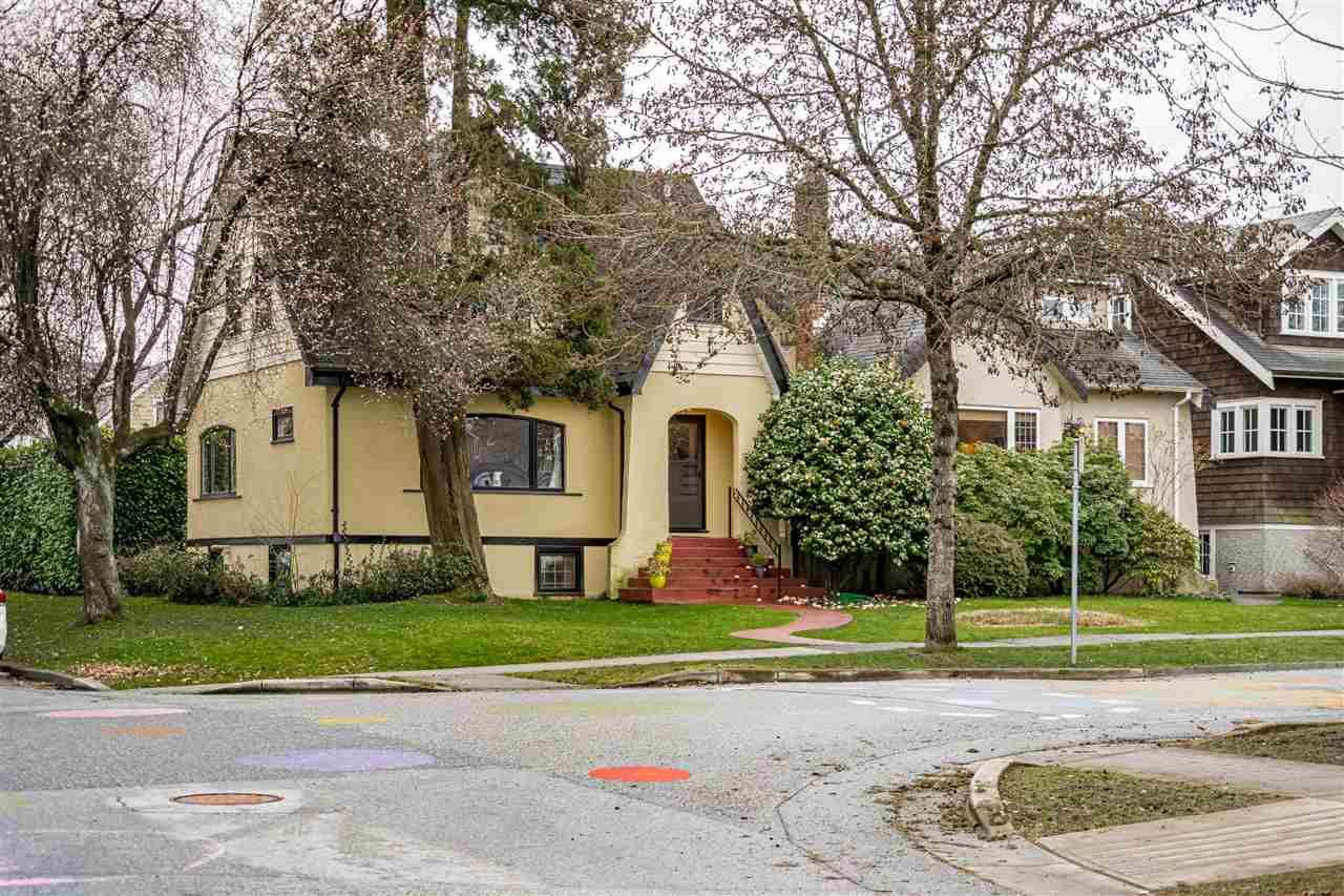 Main Photo: 208 W 23RD AVENUE in Vancouver: Cambie House for sale (Vancouver West)  : MLS®# R2444965