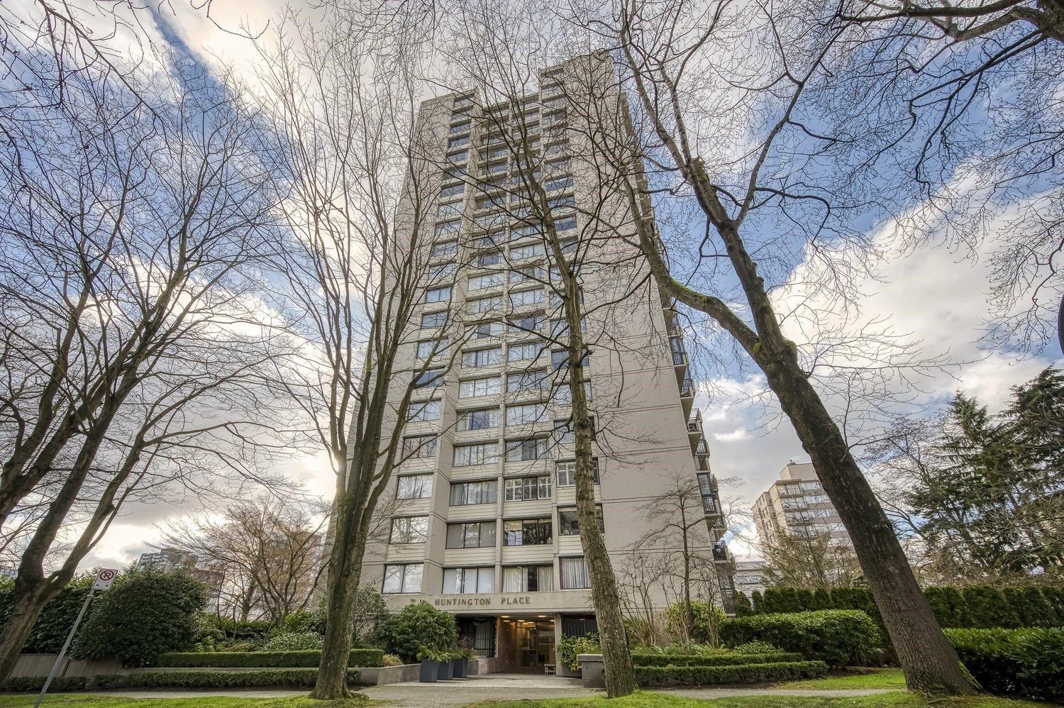 Main Photo: 2201 1816 HARO Street in Vancouver: West End VW Condo for sale in "Huntington Place" (Vancouver West)  : MLS®# R2761307