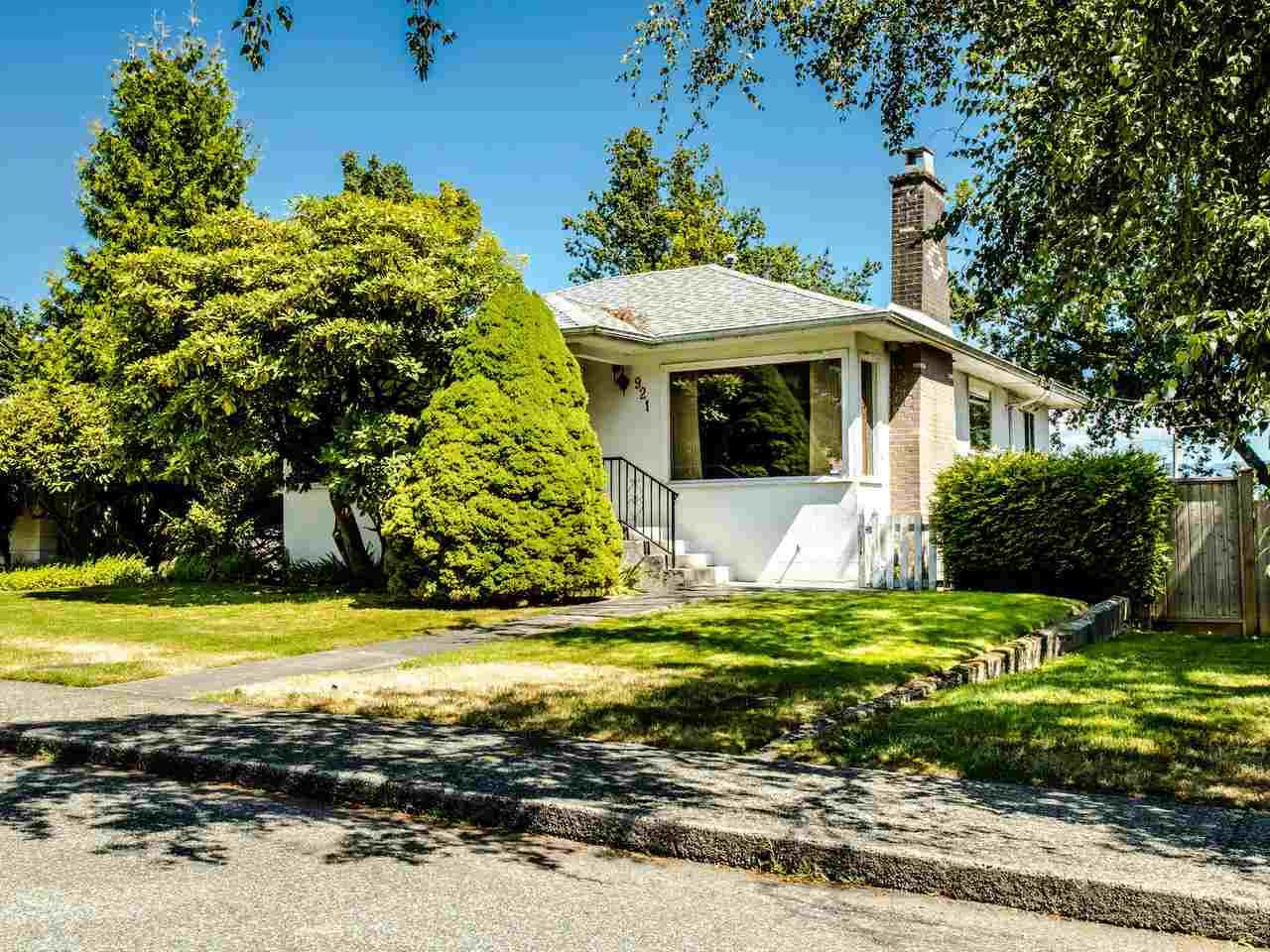 Main Photo: 921 CHILLIWACK Street in New Westminster: The Heights NW House for sale : MLS®# R2484114