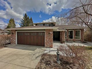 Photo 1: 12 Sunmount Crescent SE in Calgary: Sundance Detached for sale : MLS®# A2123735
