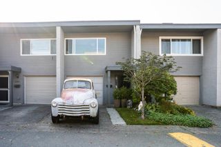 Photo 2: 4805 TURNBUCKLE Wynd in Delta: Ladner Elementary Townhouse for sale in "HARBOURSIDE" (Ladner)  : MLS®# R2732722
