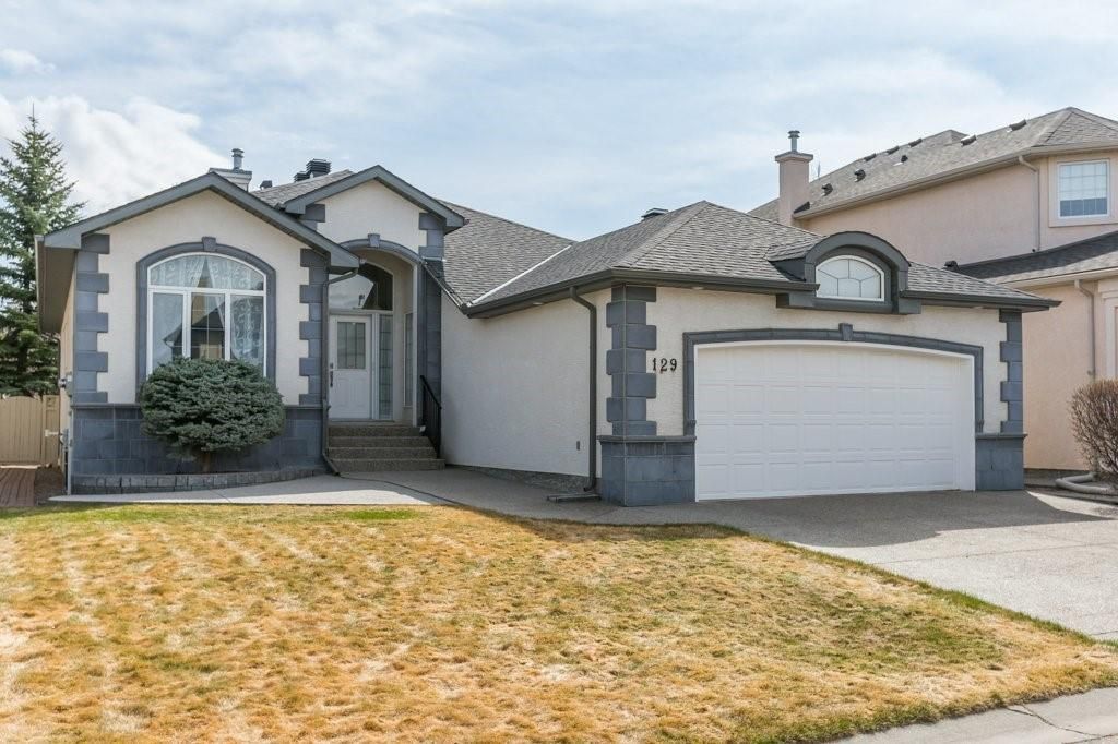 Main Photo: 129 SIMCOE Crescent SW in Calgary: Signal Hill Detached for sale : MLS®# C4286636