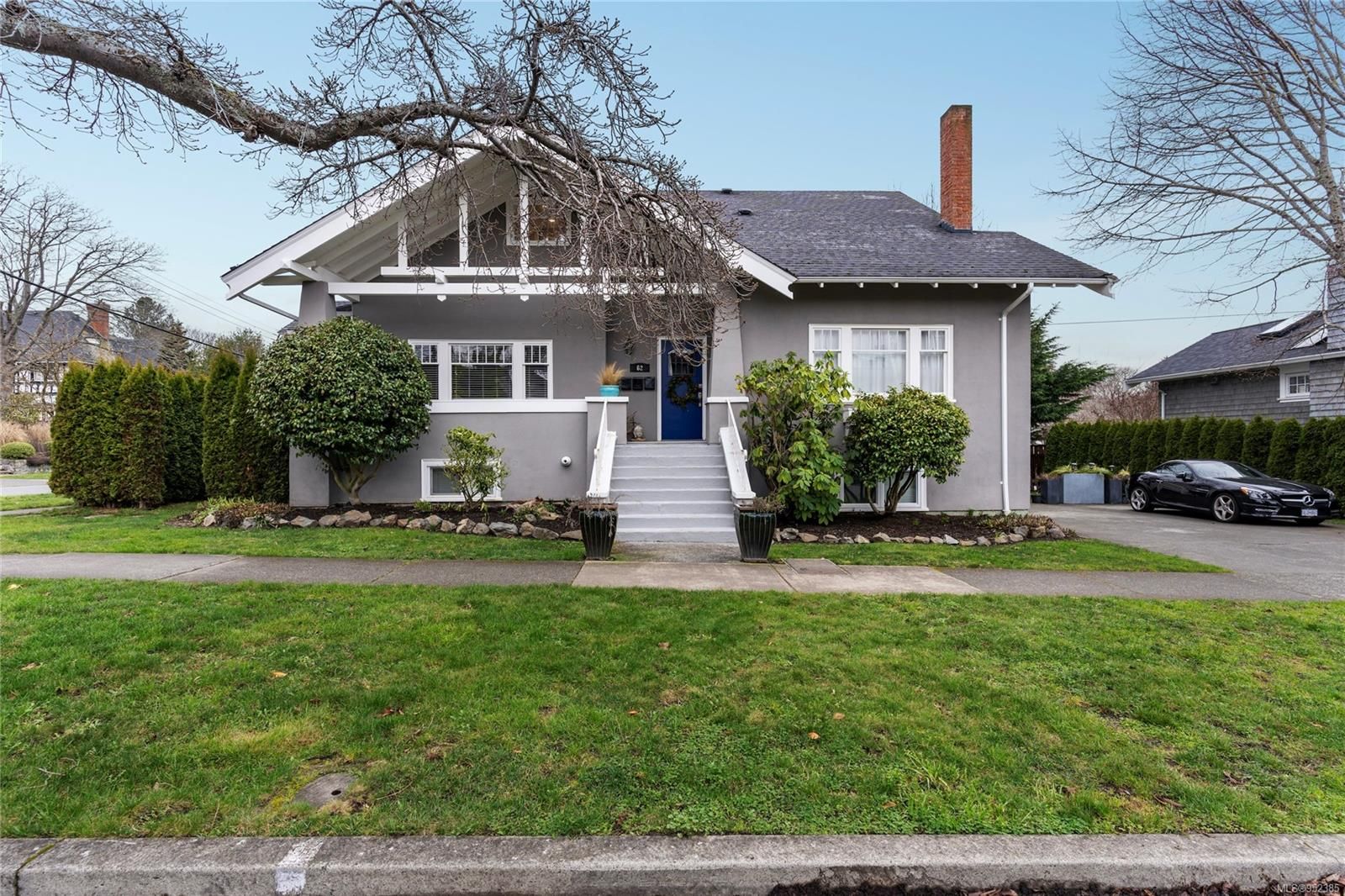 Main Photo: 62 Cambridge St in Victoria: Vi Fairfield West House for sale : MLS®# 952385