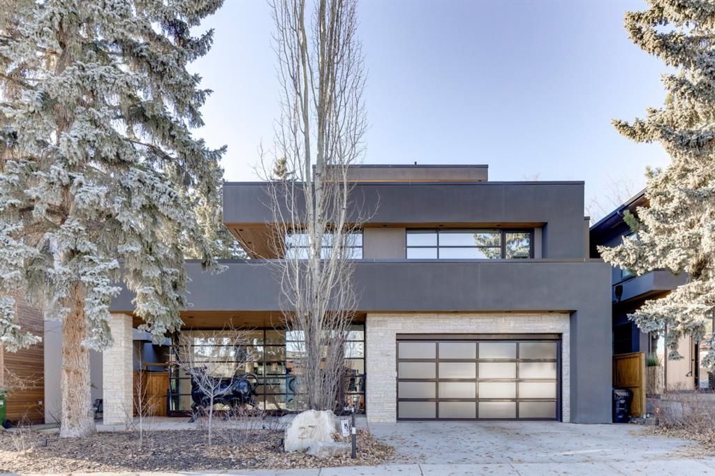 Main Photo: 27 Windsor Crescent SW in Calgary: Windsor Park Detached for sale : MLS®# A1163994