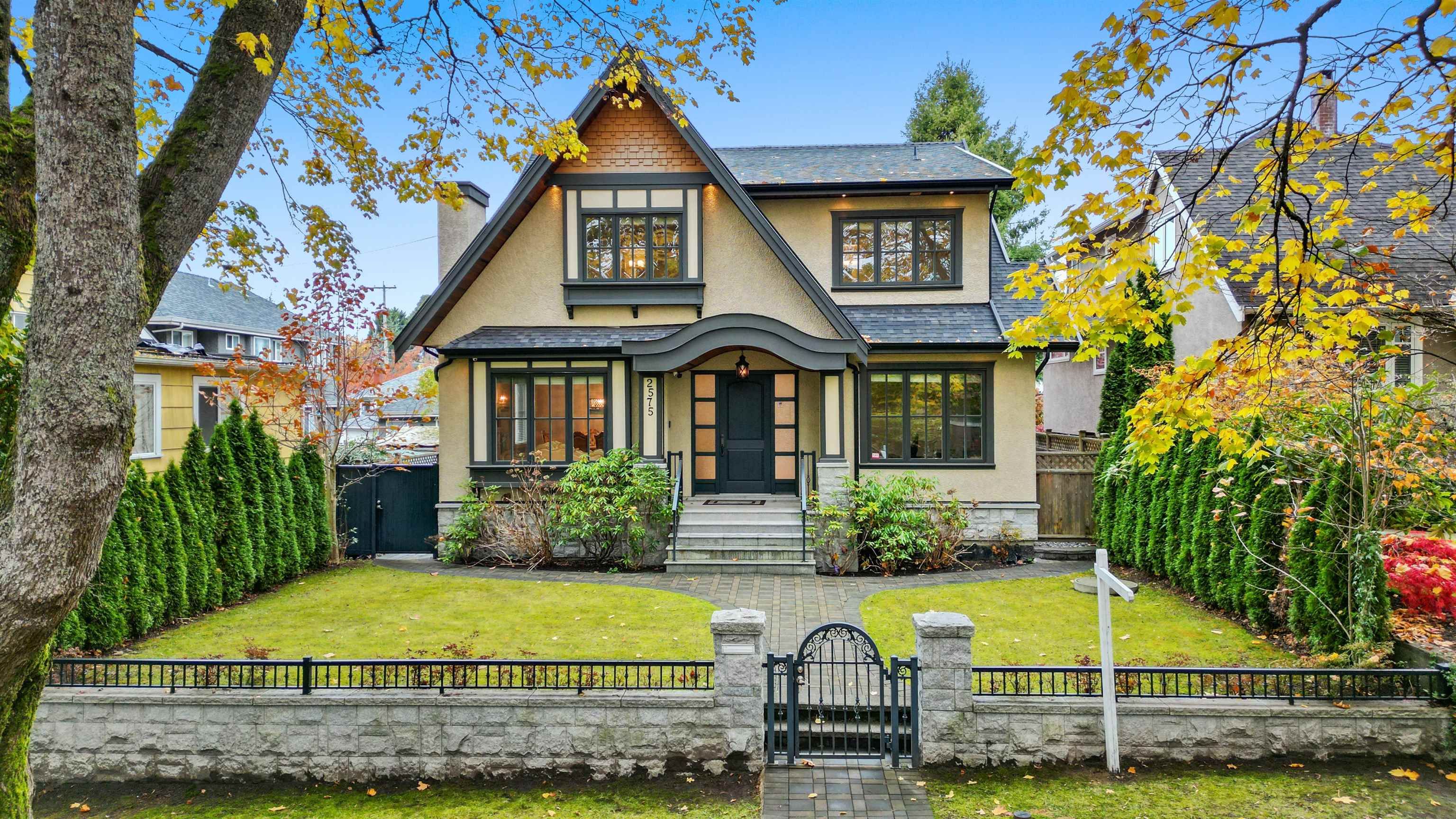 Main Photo: 2575 W 13TH Avenue in Vancouver: Kitsilano House for sale (Vancouver West)  : MLS®# R2737438