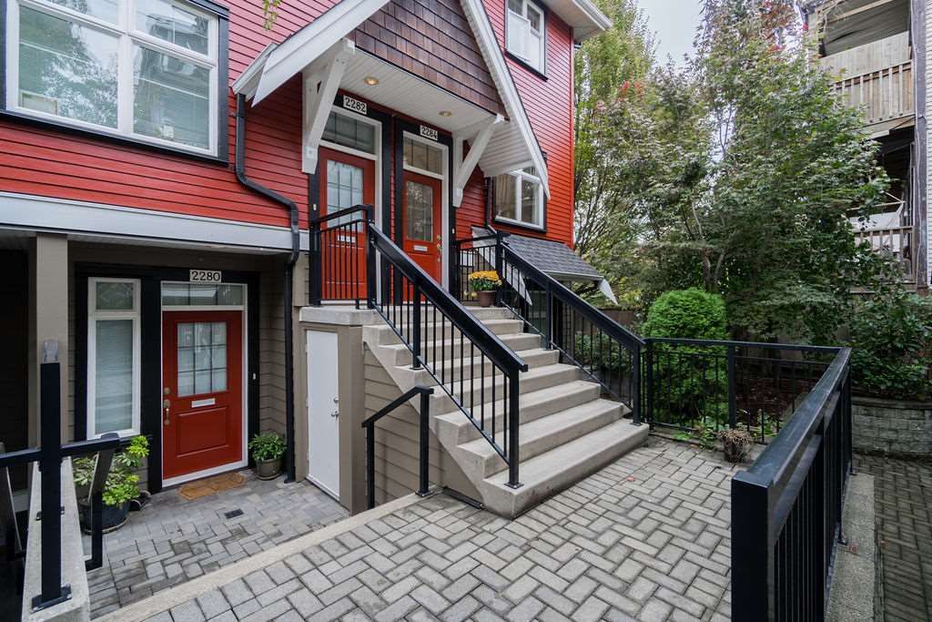 Main Photo: 2284 ST. GEORGE Street in Vancouver: Mount Pleasant VE Townhouse for sale in "VANTAGE" (Vancouver East)  : MLS®# R2313489