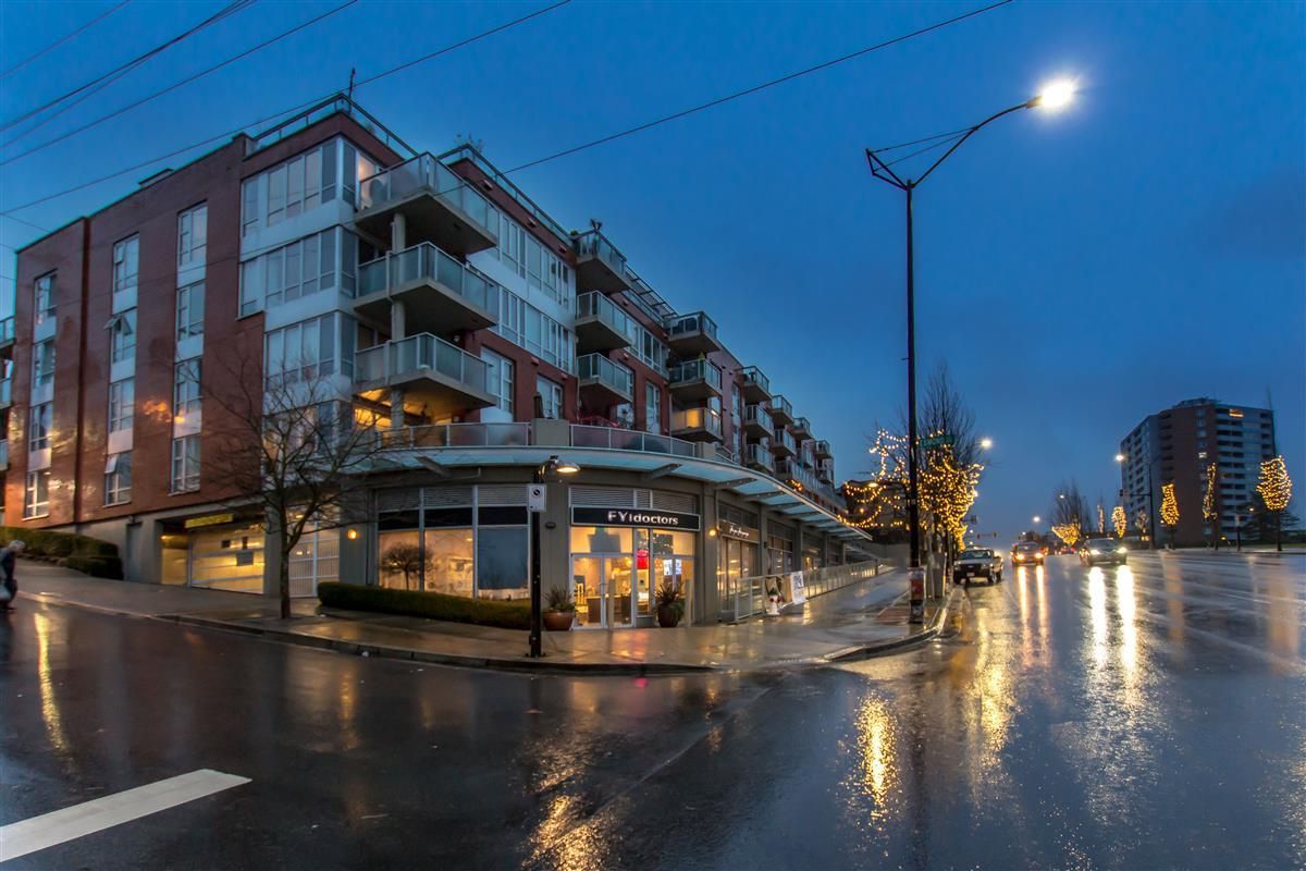 Main Photo: 212 3811 HASTINGS Street in Burnaby: Vancouver Heights Condo for sale in "MONDEO" (Burnaby North)  : MLS®# R2329152