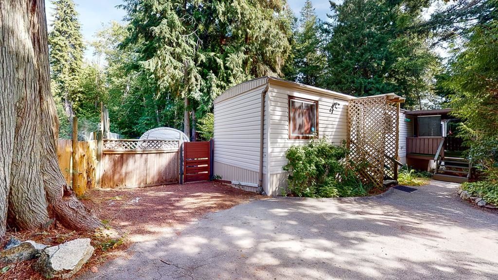Main Photo: 5600 WAKEFIELD Road in Sechelt: Sechelt District Manufactured Home for sale (Sunshine Coast)  : MLS®# R2806833