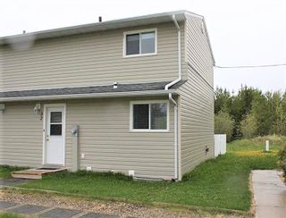 Photo 1: 32 301 STUART Drive in Mackenzie: Mackenzie -Town Townhouse for sale (Mackenzie (Zone 69))  : MLS®# R2457054