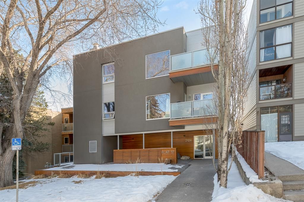 Main Photo: 202 2124 17 Street SW in Calgary: Bankview Apartment for sale : MLS®# A2032868