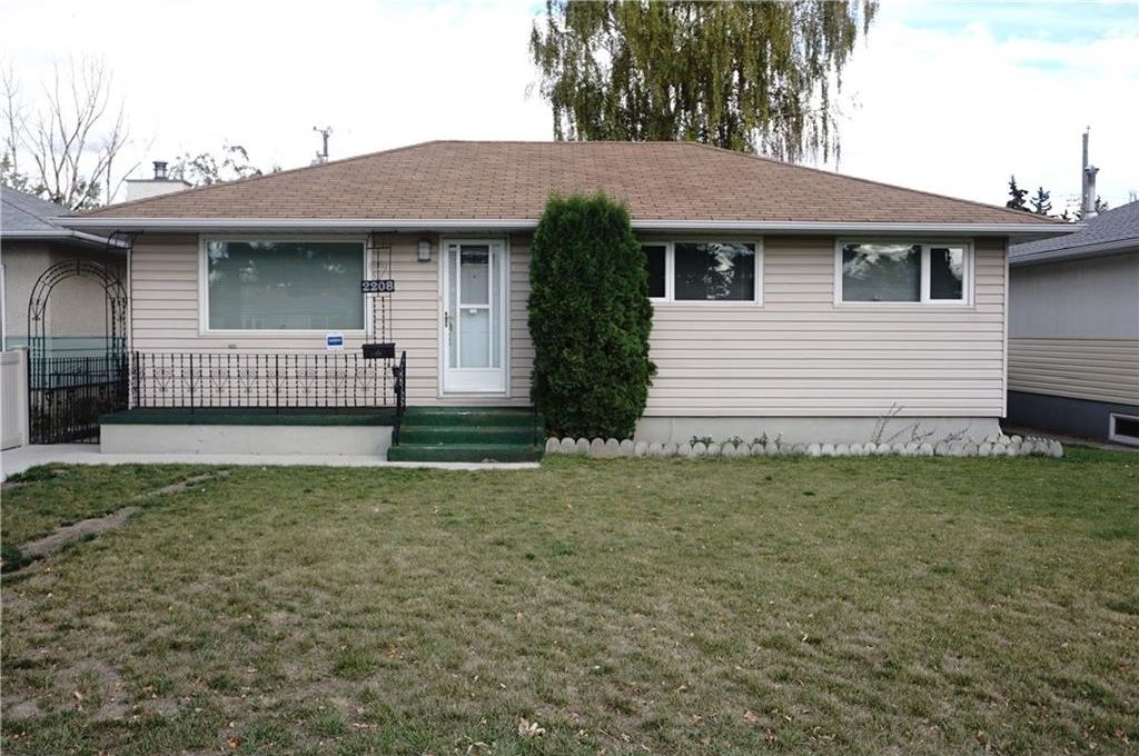 Main Photo: 2208 44 Street SE in Calgary: Forest Lawn House for sale : MLS®# C4139524