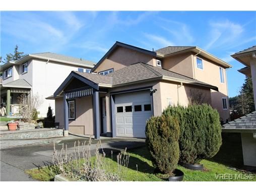 Main Photo: 612 McCallum Rd in VICTORIA: La Thetis Heights House for sale (Langford)  : MLS®# 690297