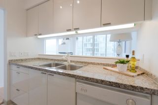 Photo 11: 2904 1200 ALBERNI Street in Vancouver: West End VW Condo for sale in "Palisades" (Vancouver West)  : MLS®# R2287516