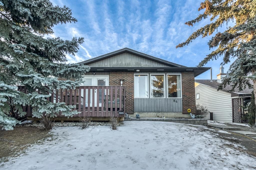 Main Photo: 84 Bergen Crescent NW in Calgary: Beddington Heights Detached for sale : MLS®# A2017376