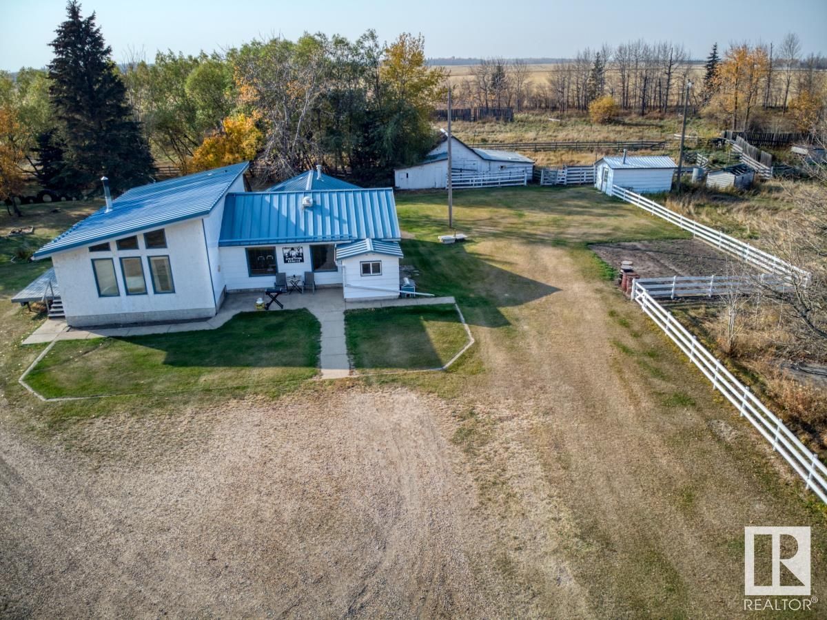 Main Photo: 26423 & 26427 TWP 590: Rural Westlock County House for sale : MLS®# E4317403